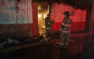 Se incendia bodega de solventes en Ecatepec; no se reporta a ningún herido