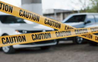 Murió calcinado al impactarse contra árbol en Lechería-Texcoco