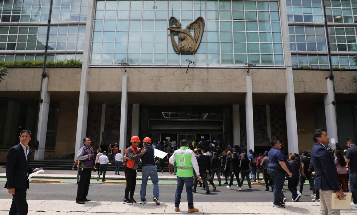 Sellan alianza José Monjarás y Amílcar Olan para saquear el IMSS