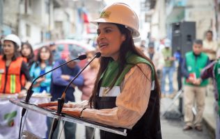 Sigue Erika Olea pavimentando Tianguistenco