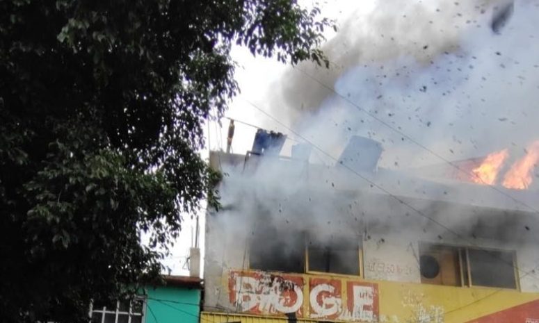 Sofocan incendio en fábrica de muebles en Nezahualcóyotl