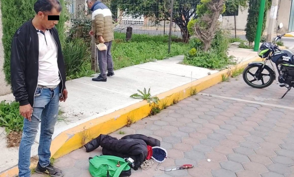Someten vecinos a ladrón armado en Chalco ante ola de robos a casas