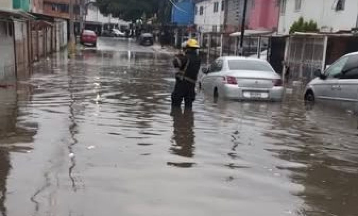 Sufre Atizapán por inundaciones de aguas negras