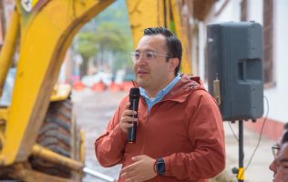 Usa prestanombres Daniel Sibaja para enriquecerse desde la Secretaria de Movilidad