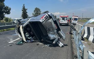Vuelca camioneta en la autopista Peñón–Texcoco; un hombre lesionado
