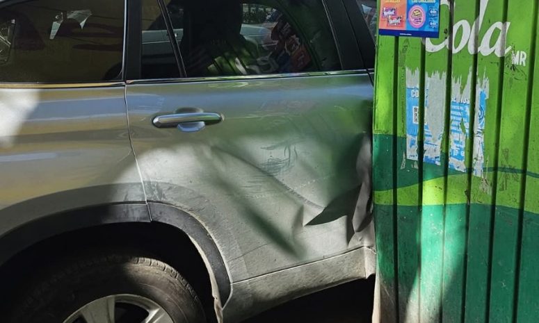 Choca combi en Los Reyes;  deja pasajeros heridos y caos vial