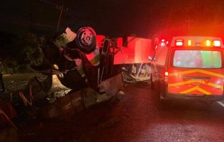 Vuelca camión de pasajeros en Huehuetoca y deja 20 lesionados