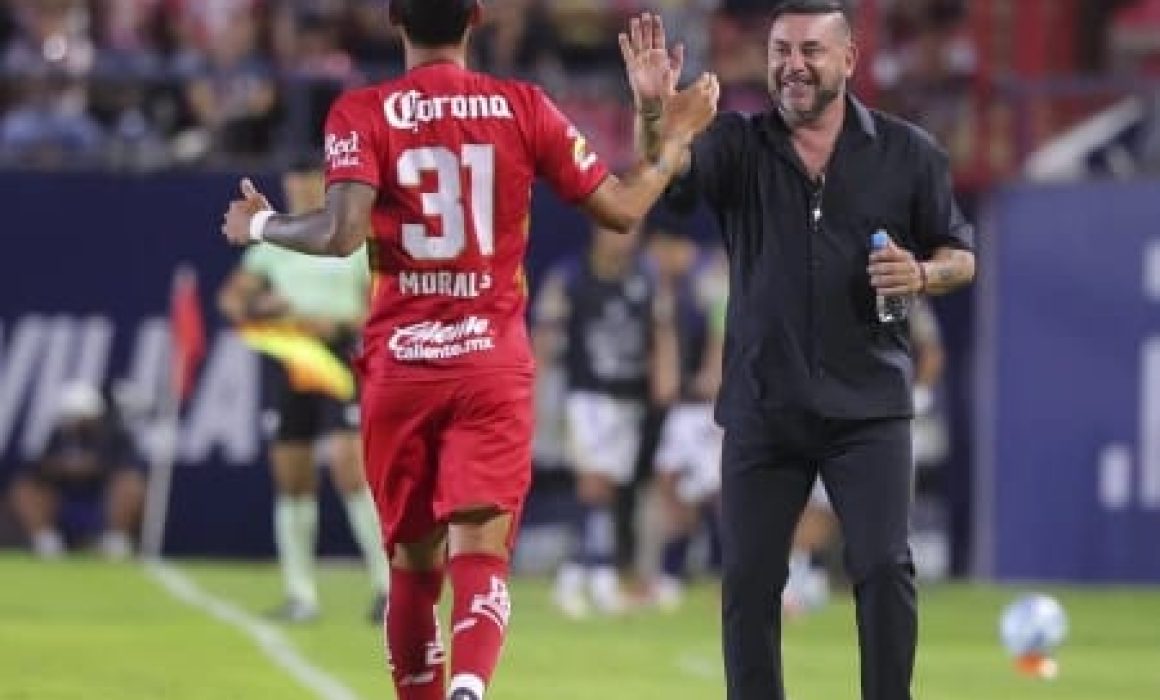 Felicita Antonio Mohamed a sus jugadores por volver al triunfo