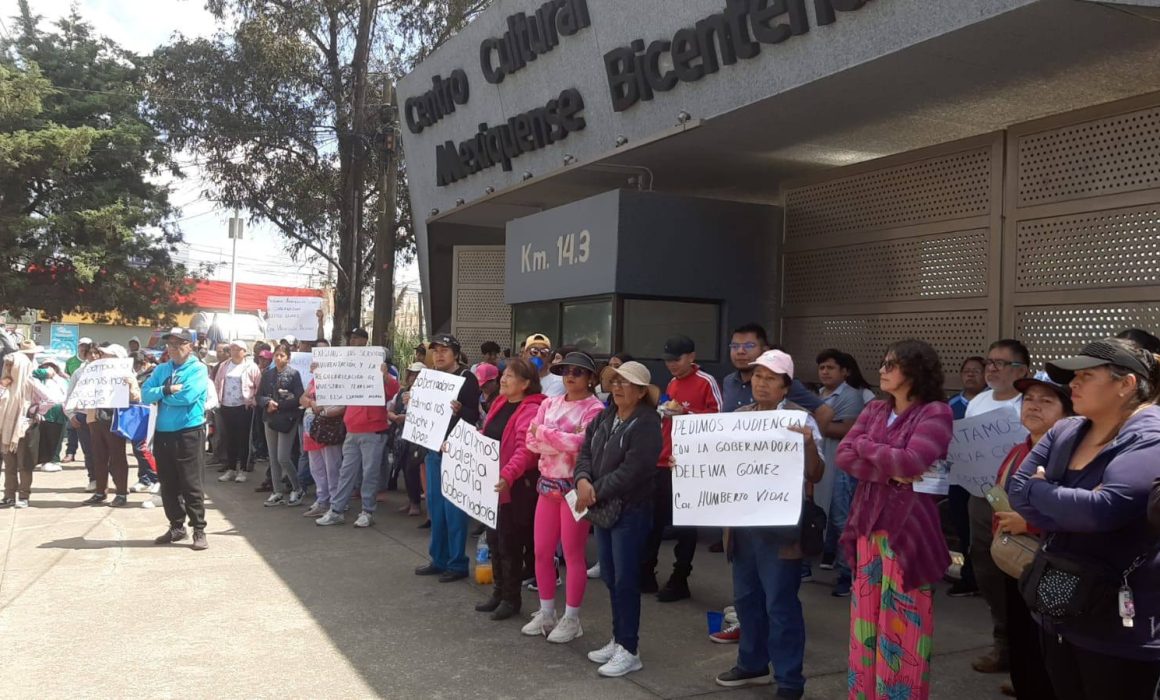 Alzan la voz vecinos de Texcoco por abandono y exigen audiencia