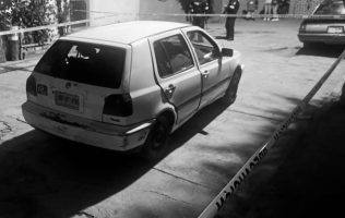 Atacan a balazos a hombre y su bebé