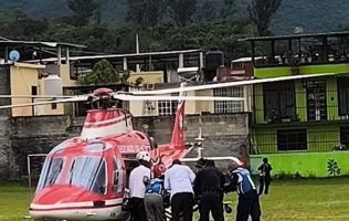 Auxilia Grupo Relámpagos a mujer embarazada en Tejupilco
