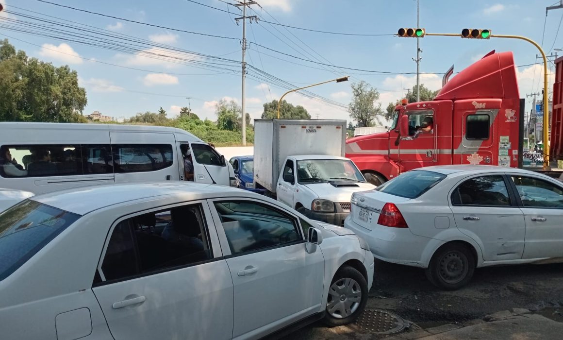 Caos vehicular en Teoloyucan entre 5 de Mayo y Fresno_ fila de 3 km