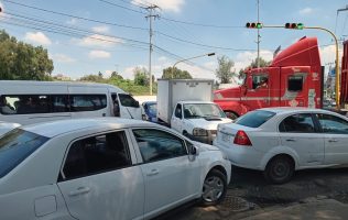 Caos vehicular en Teoloyucan entre 5 de Mayo y Fresno_ fila de 3 km