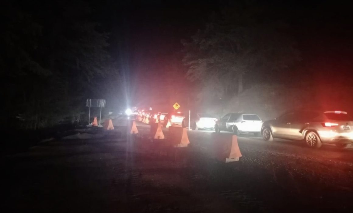 Colapsa tráfico en la carretera Toluca-Altamirano durante horas