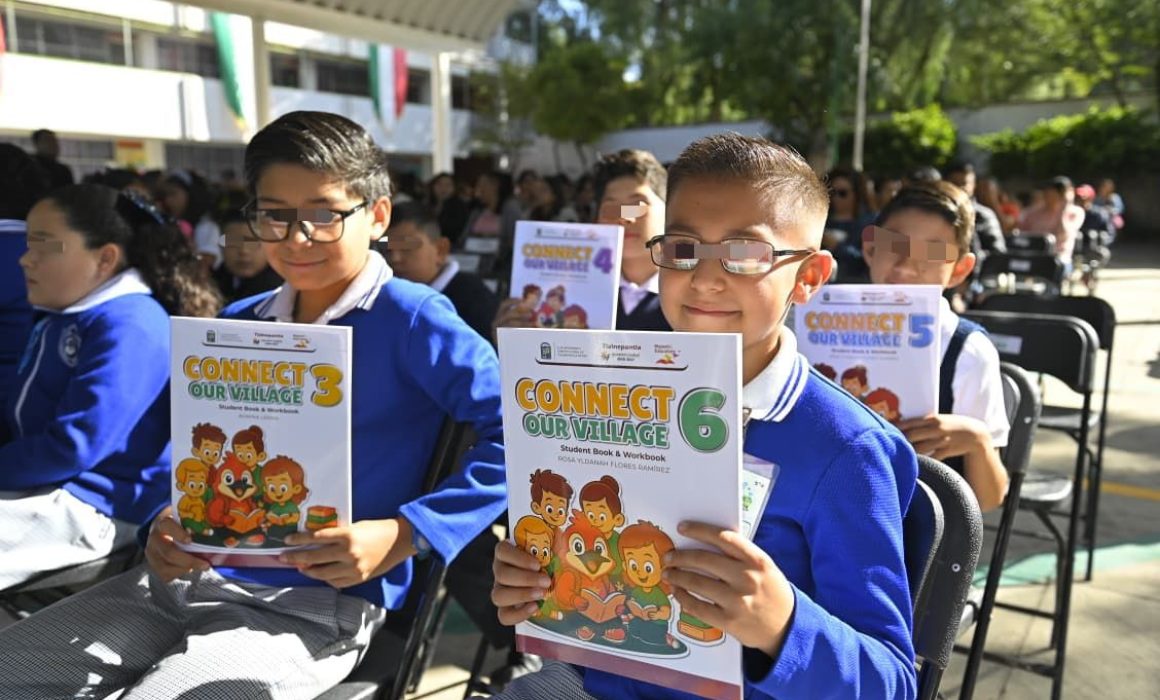 Comienza entrega de libros de inglés en Tlalnepantla