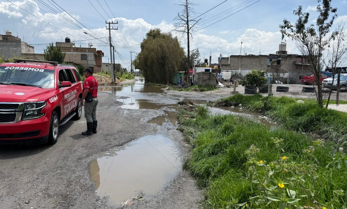 Continúan desplegadas brigadas de apoyo por inundaciones en Toluca