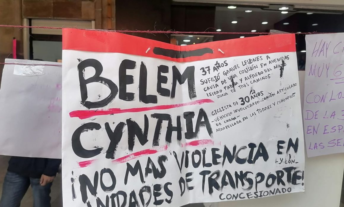 Cuelgan en Toluca tendedero de denuncias contra el transporte público