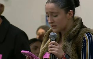 Denuncia estudiante que confrontó a Noroña ser víctima de acoso