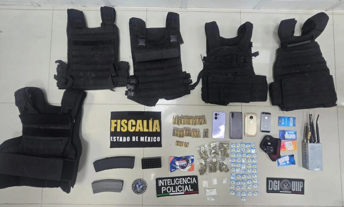 Detienen a cinco hombres con drogas y equipo táctico en Chimalhuacán