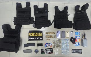 Detienen a cinco hombres con drogas y equipo táctico en Chimalhuacán