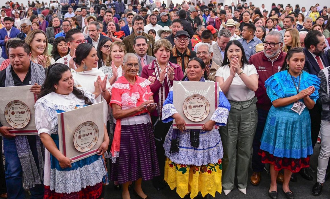 Empodera Delfina Gómez a mujeres indígenas