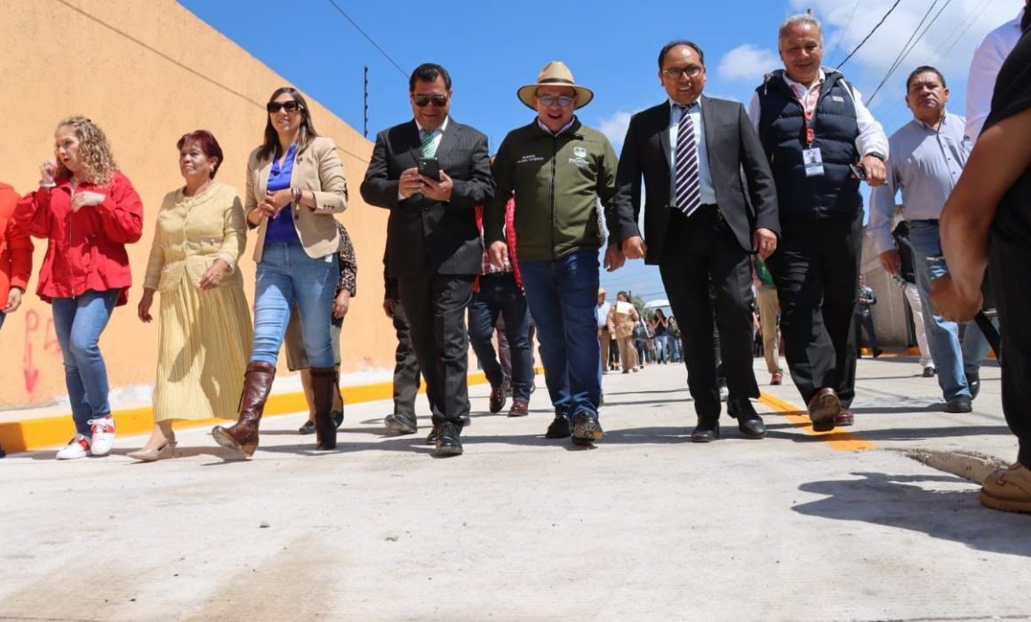 Entrega Zinacantepec nueva pavimentación que fortalece seguridad y dignidad
