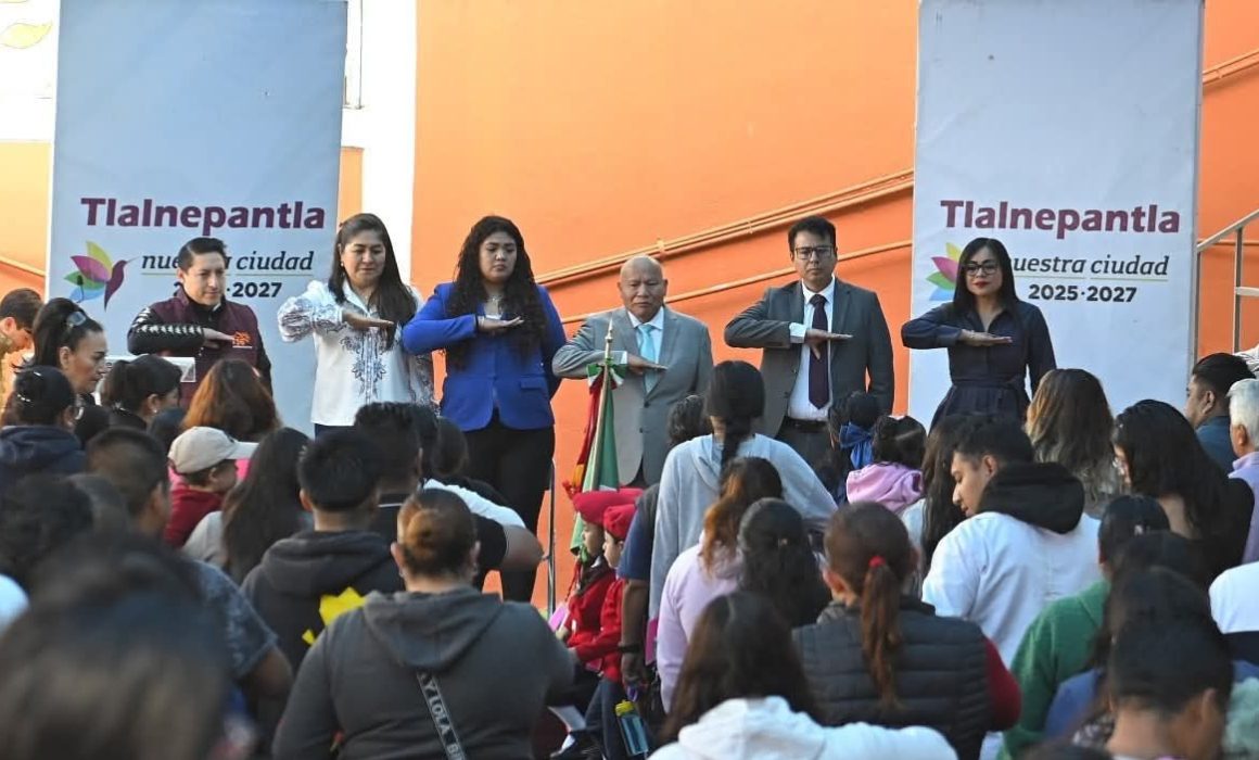 Entregan centro de cómputo en kínder de Tlalnepantla