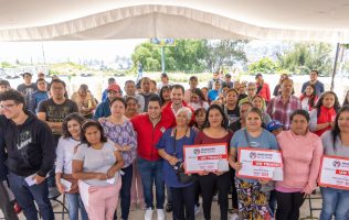 Entregan tinacos a familias de Naucalpan para mejorar abasto de agua