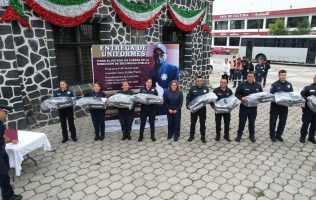 Fortalece Acolman a su Policía Municipal con nueva entrega de uniformes