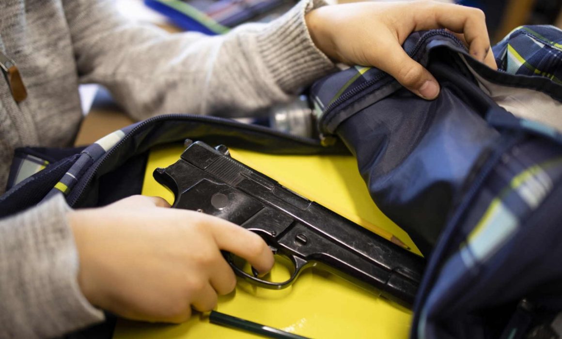 Genera menor alarma al llevar pistola a su escuela en Huehuetoca