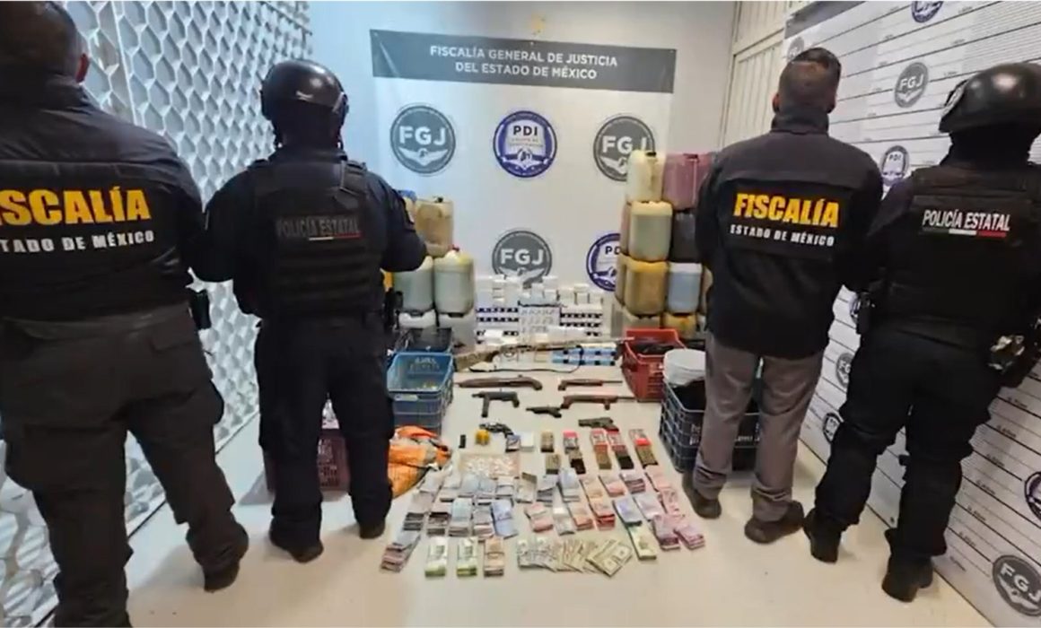 Hallan drogas, armas y huachicol en cateo a casa en Tenango del Valle
