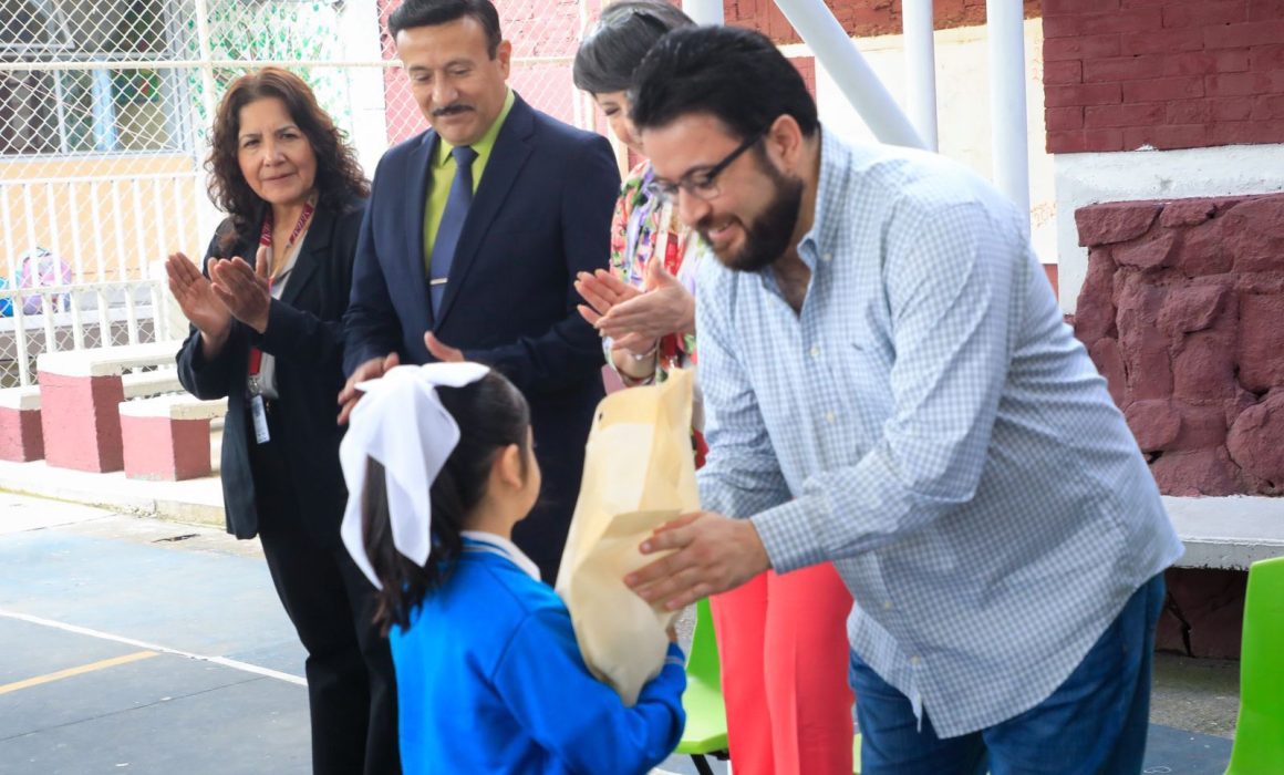 Impulsan en Naucalpan arranque escolar con apoyos integrales