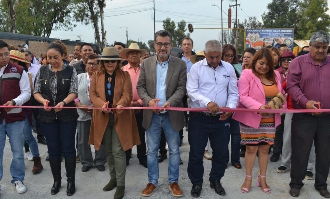 Inaugura alcalde de Teoloyucan Puente de Soriana