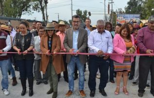 Inaugura alcalde de Teoloyucan Puente de Soriana