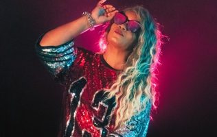 Lanza Queen’D sencillo con sonidos caribeños y mexicano