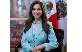 Libia Dennise, primera mujer en dar el Grito en Dolores Hidalgo