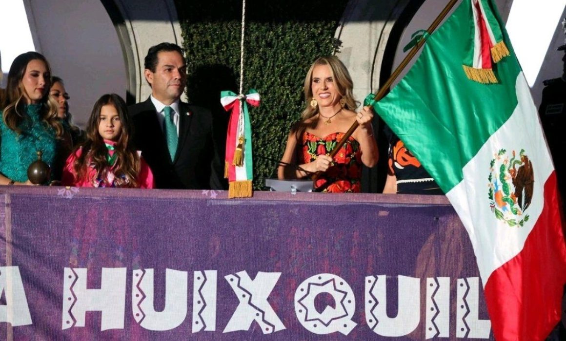 Lidera Romina Contreras festejo patrio en Huixquilucan