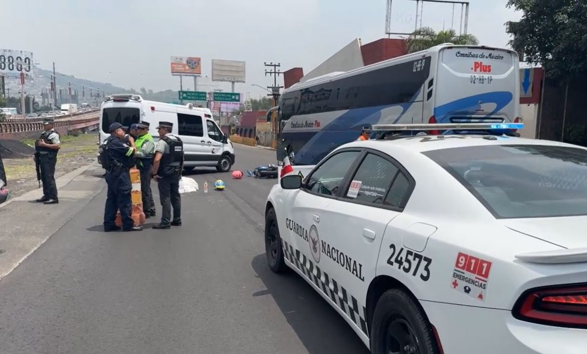Muere mujer tras ser embestida en moto por camioneta en Tlalnepantla