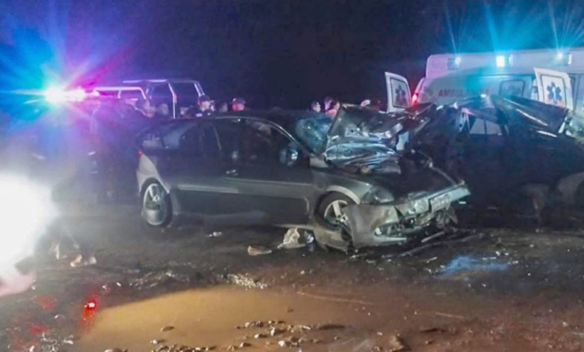 Pierde la vida mujer en choque en la Toluca – Zitácuaro; hay 6 heridos