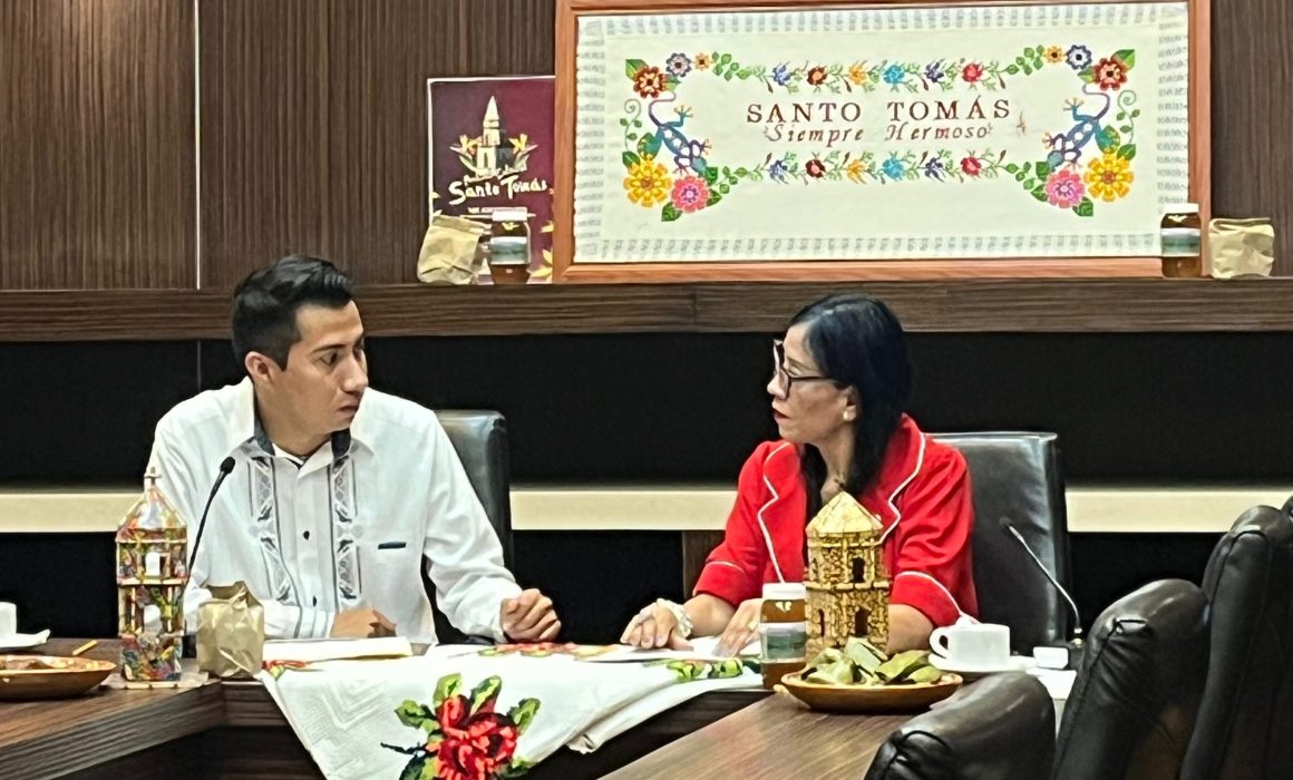 Presenta alcalde de Santo Tomás en el congreso 4to Festival Cultural 2025