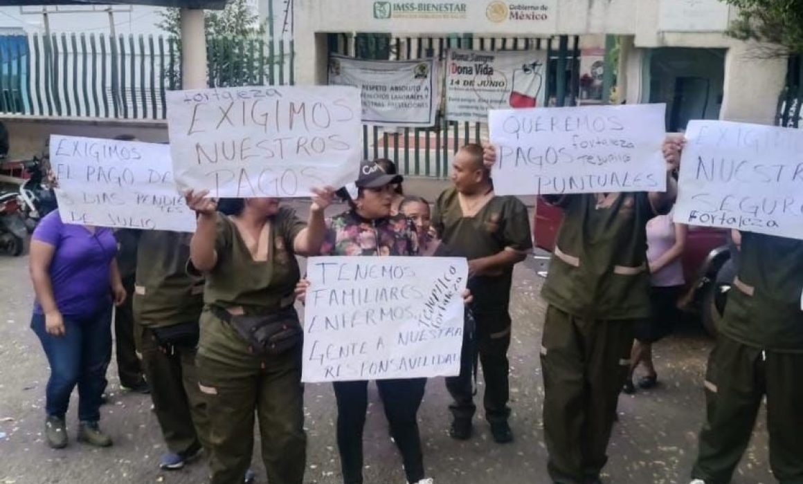 Protesta personal de limpieza del Hospital General de Tejupilco