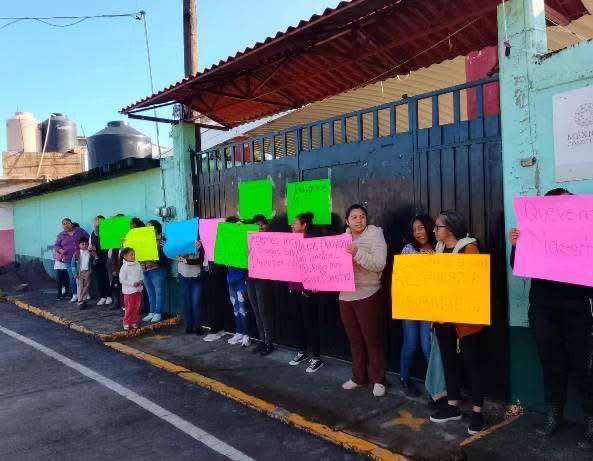 Protestan padres de primaria en Temascaltepec y exigen más docentes ...