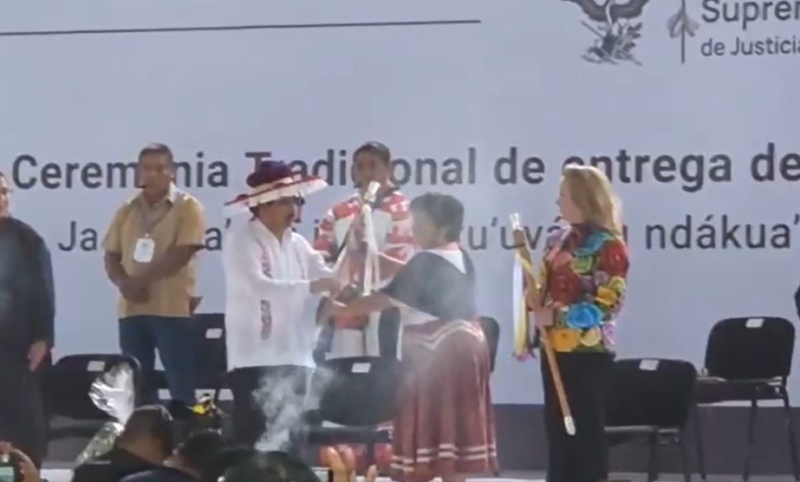 Reciben Bastón de Mando ministros electos previo a su toma de posesión