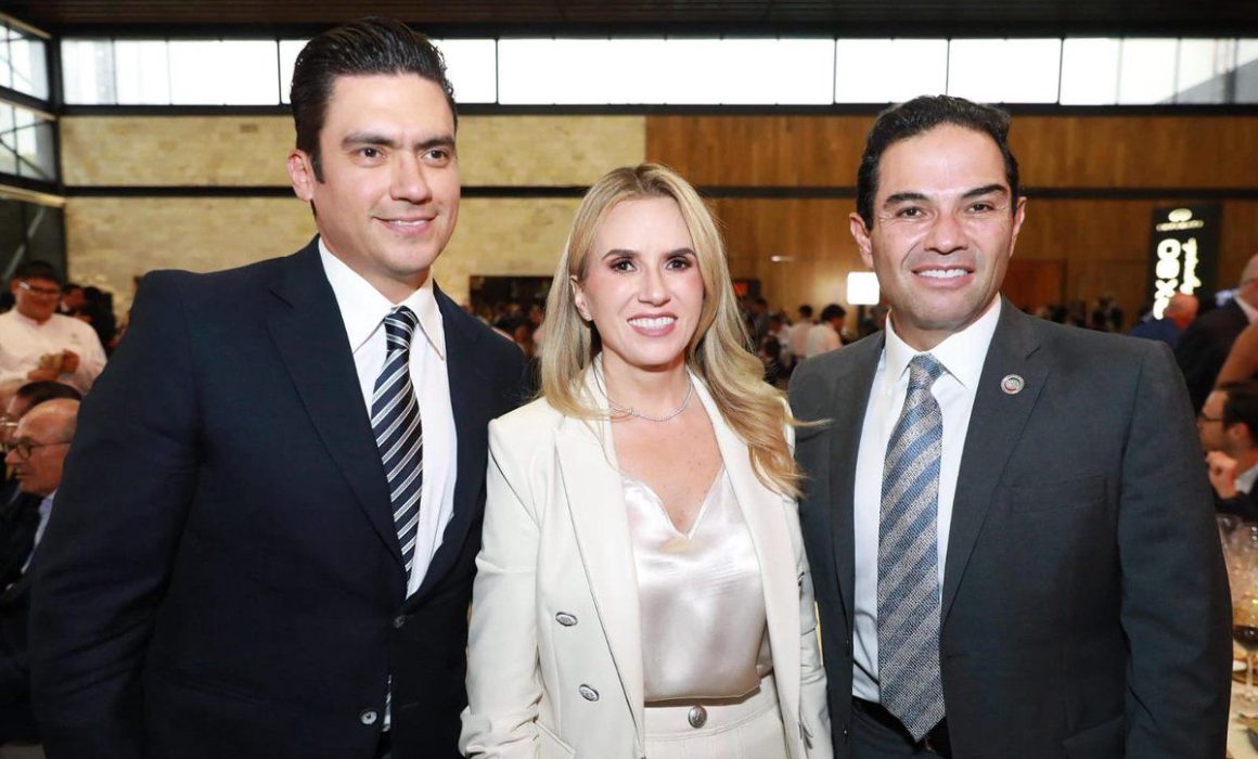 Reconocen a Romina Contreras y Enrique Vargas entre Los 300 Líderes