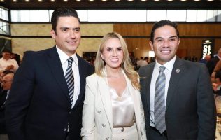 Reconocen a Romina Contreras y Enrique Vargas entre Los 300 Líderes