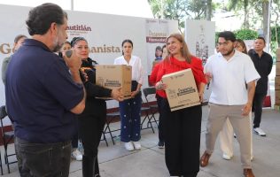 Reparten apoyos alimentarios en Cuautitlán