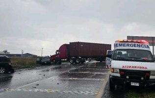Reportan dos incidentes viales en carretera de Atlacomulco