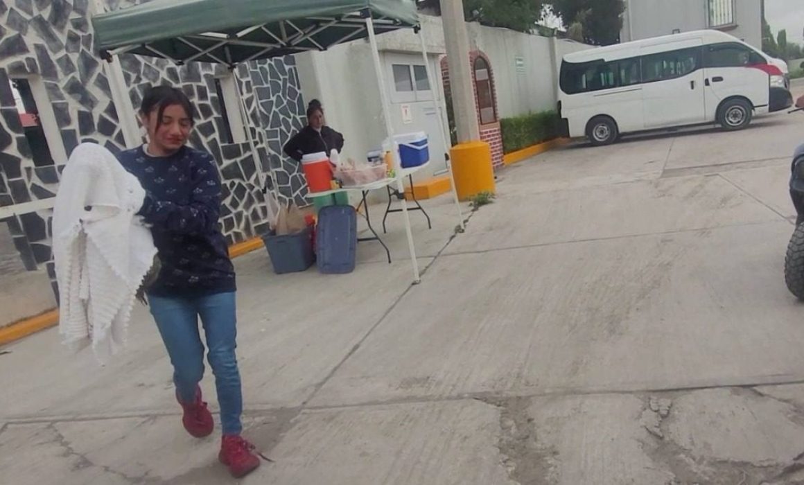 Rescatan a perrita con cáncer abandonada en gasolinera de Teoloyucan