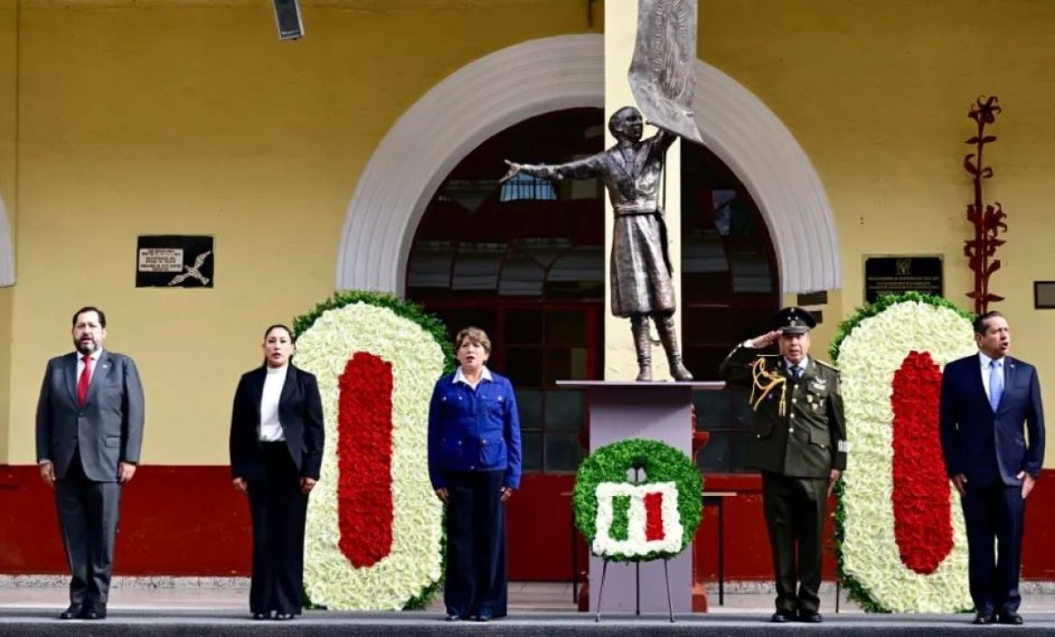 Rinde homenaje Delfina Gómez al Padre de la Patria en Toluca