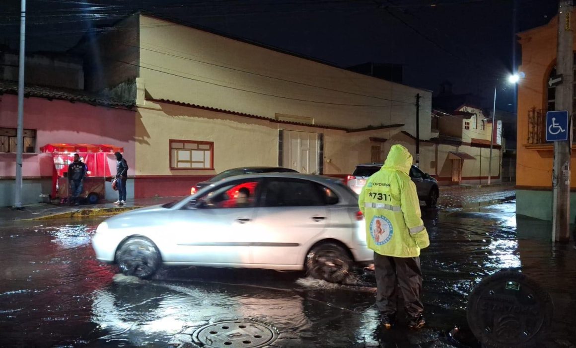 Se cae el cielo en Toluca; hay inundaciones y desbordamiento de ríos